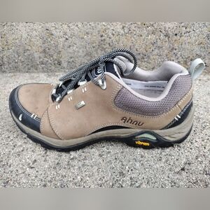 AHNU by TEVA Women's Size 8.5 EU 39 Hiking Shoes Leather Upper. Waterproof. VG